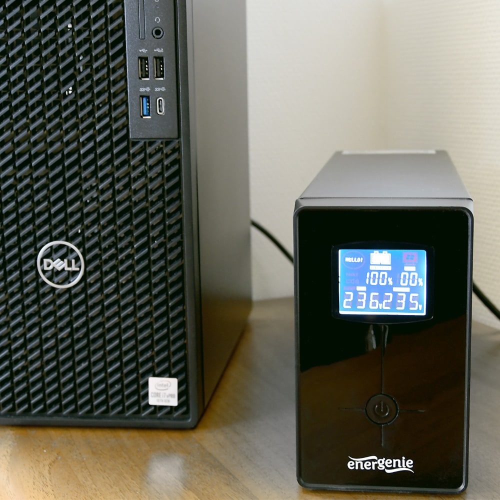 UPS Strömförsörjning 1500 VA 900W med LCD