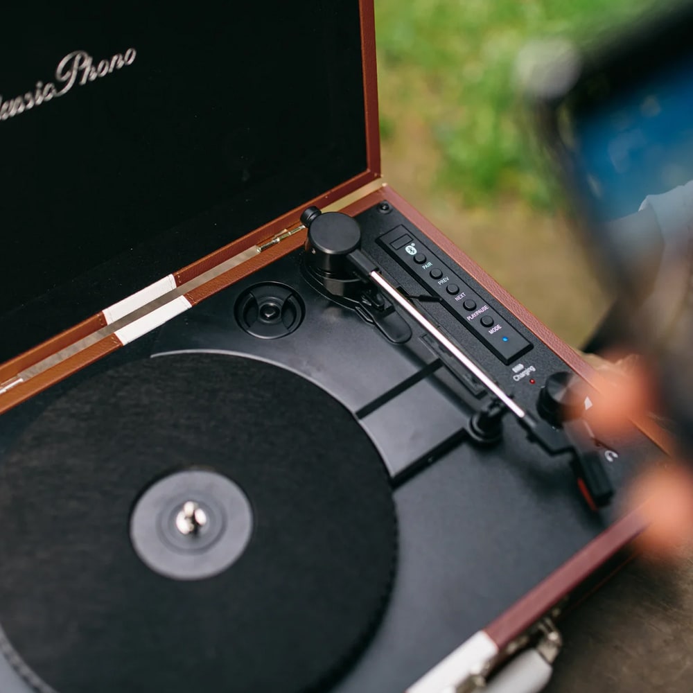 Lenco TT-120 portabel skivspelare i retro resväska med Bluetooth och inbyggt batteri