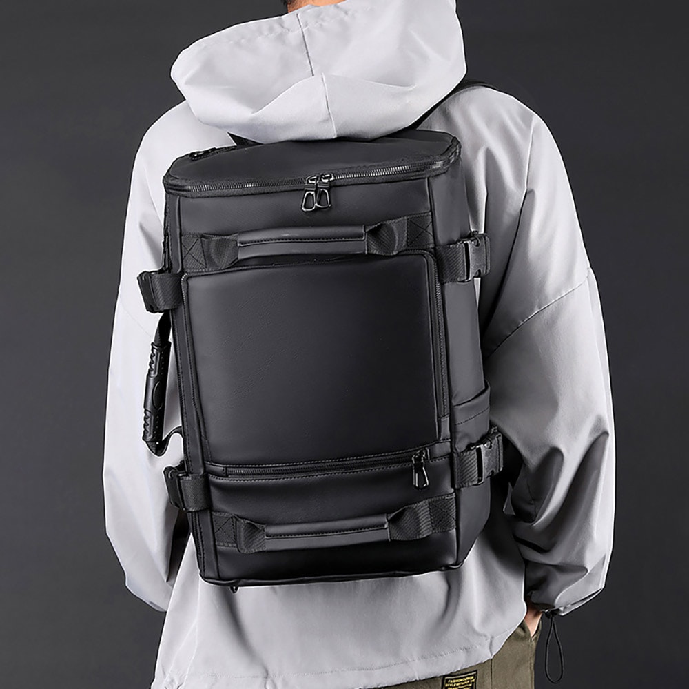 Vattentät ryggsäck med förstärkt struktur och flera bäralternativ