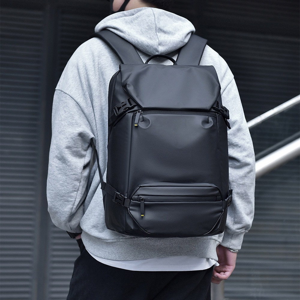 Vattentät ryggsäck i nylon med organiserad inredning