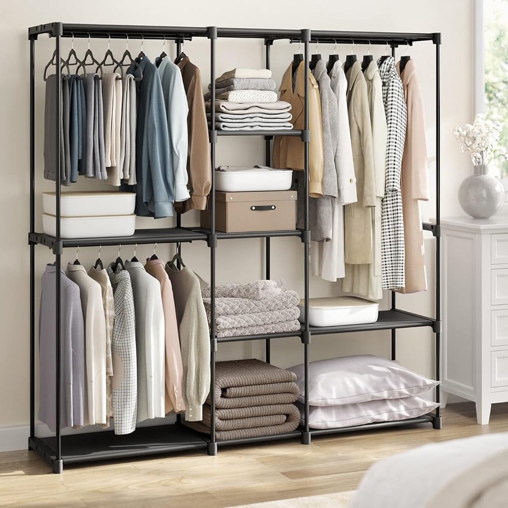 Klädställ med 3 klädstänger och öppna hyllor i svart stål