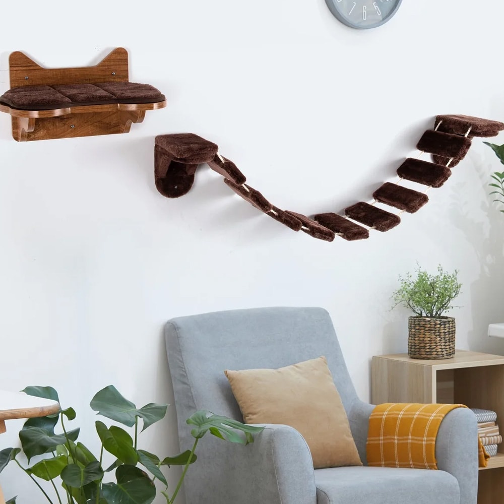 Väggmonterad klätterstege med kattbädd – Brun