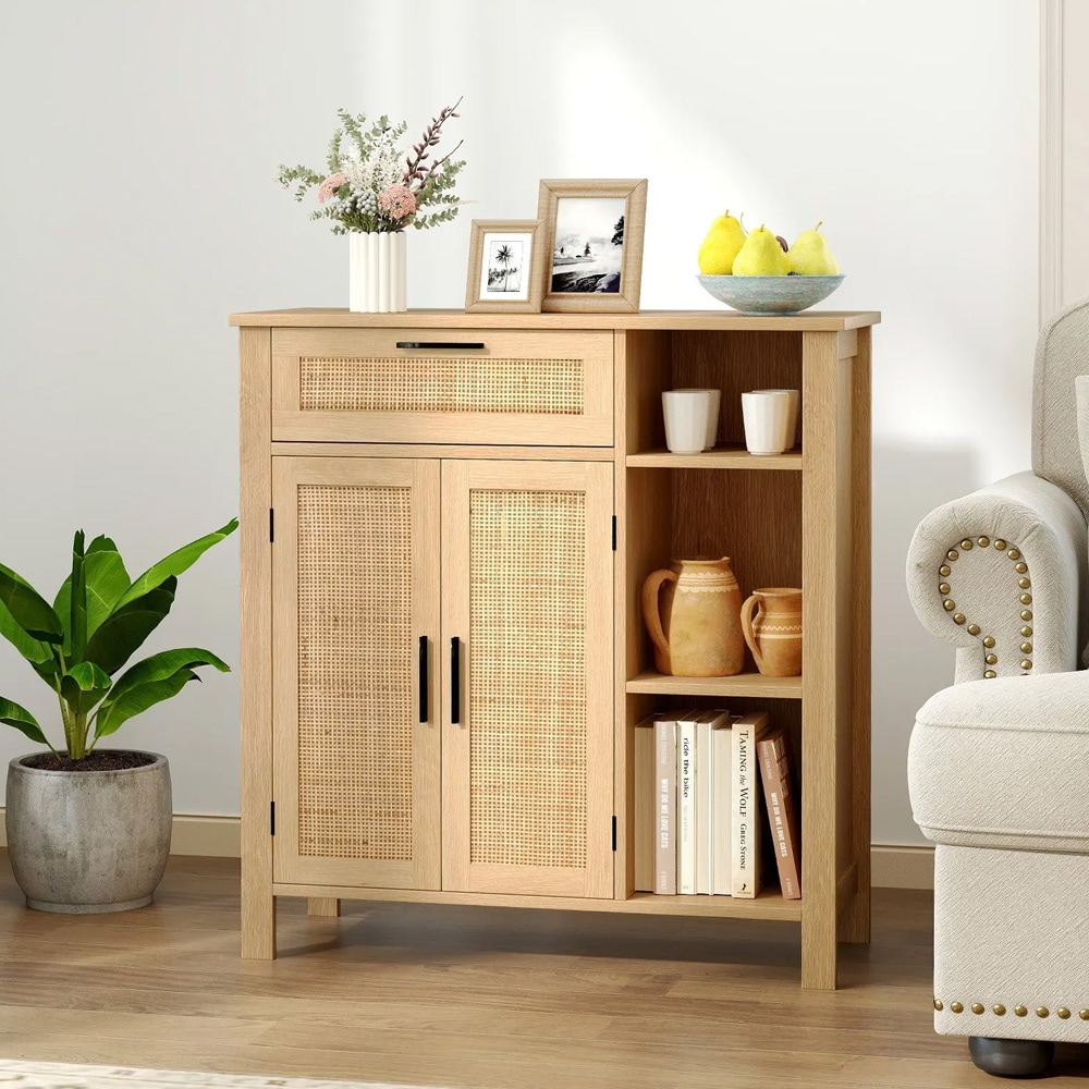 Förvaringsbyrå med justerbara hyllor