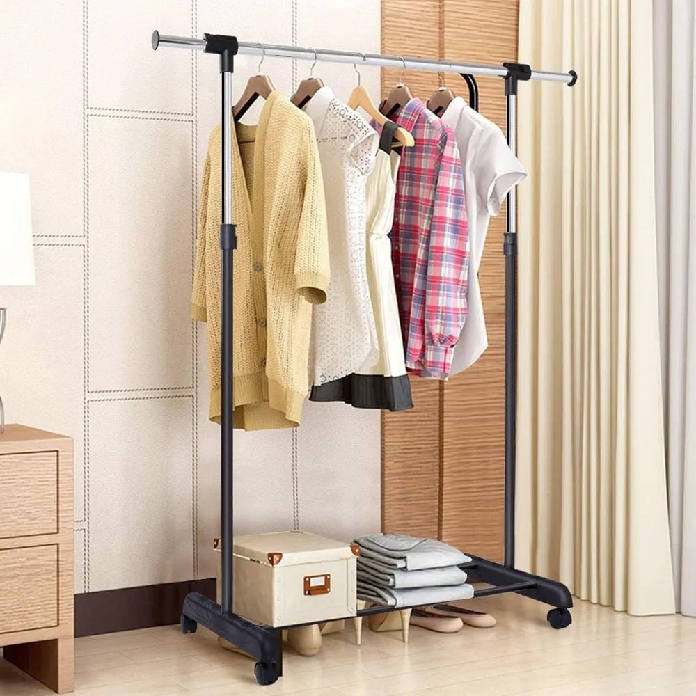 Justerbar klädställning med hjul och hylla