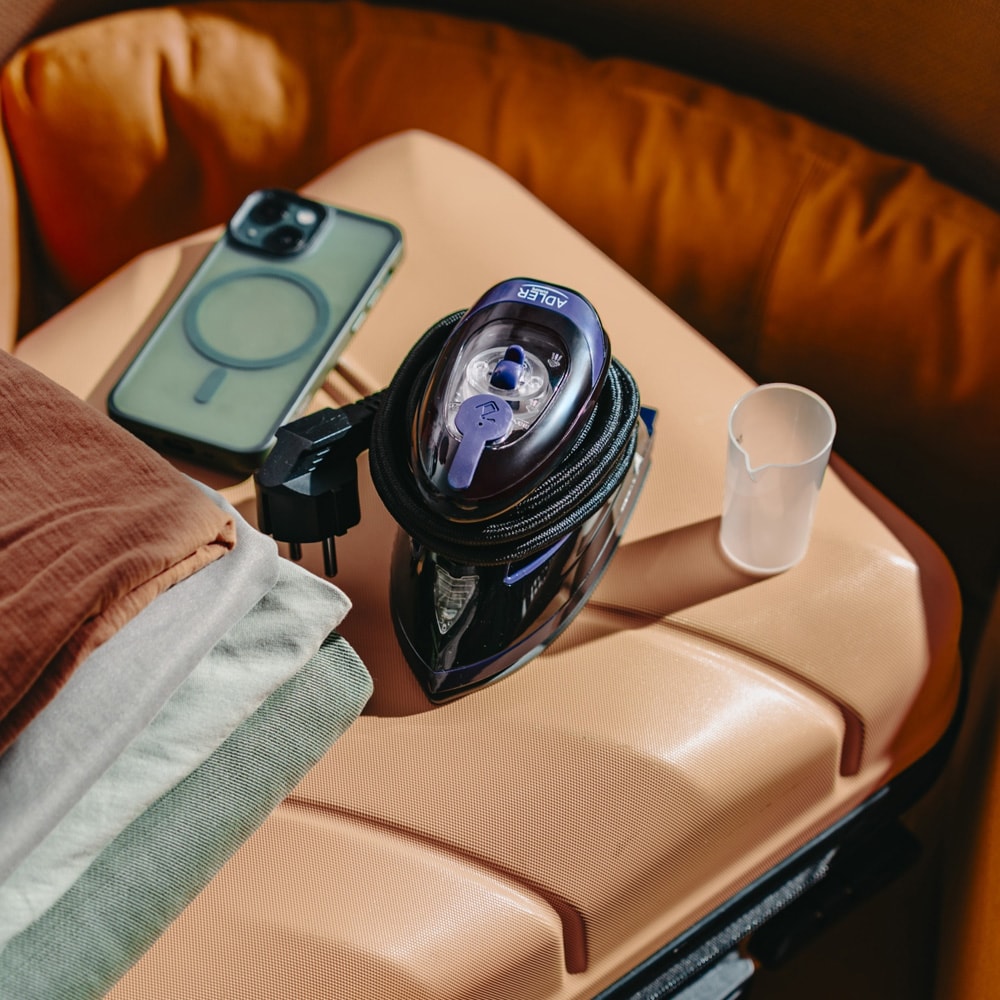 Ångstrykjärn för resan med keramisk sula och dubbla spänningslägen