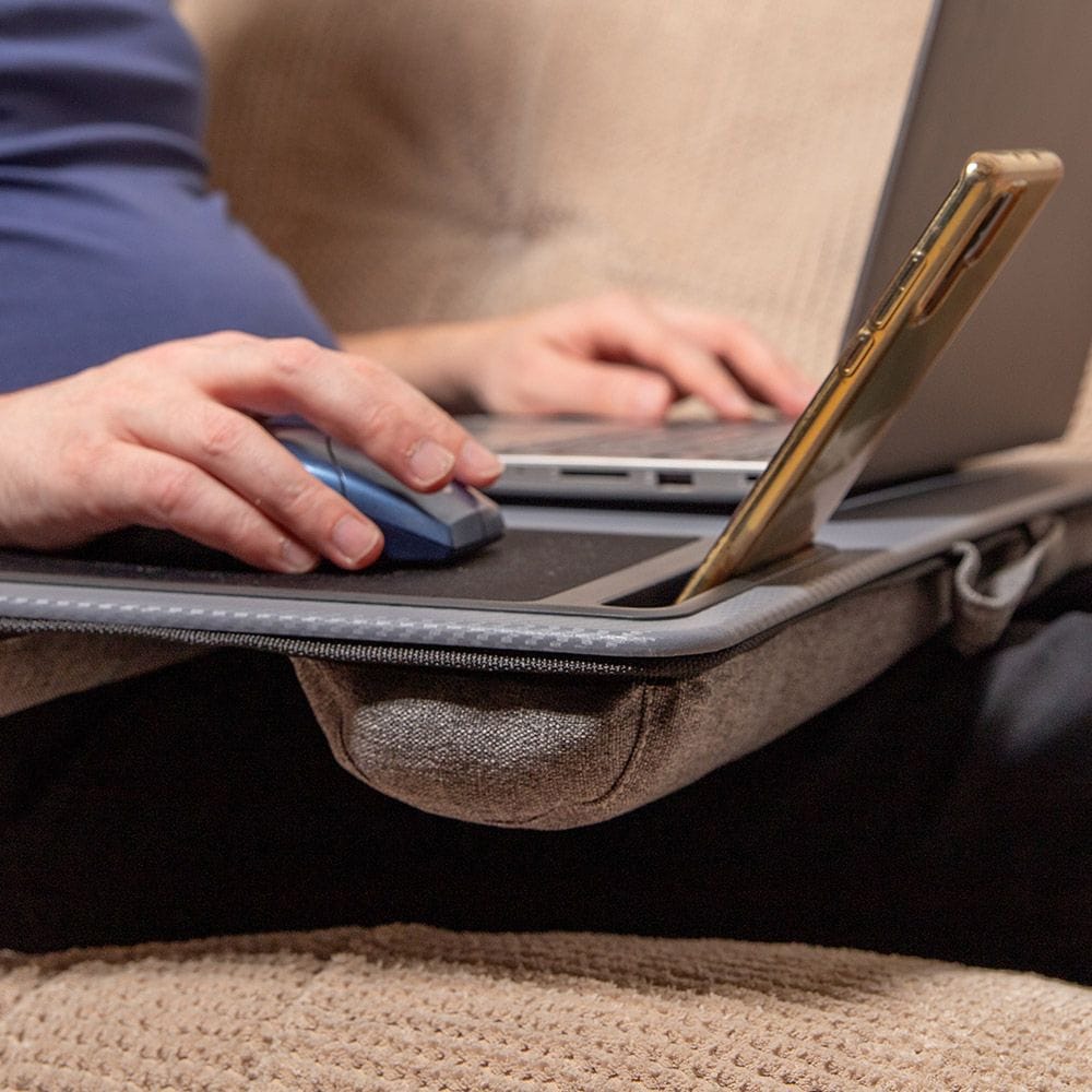 Laptopställ för sängen med ventilerande design