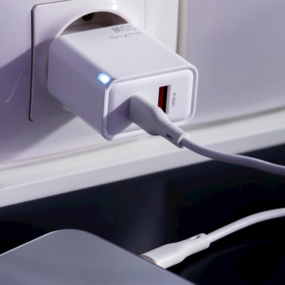 Maxlife GaN Laddare med PD QC 1xUSB-C 1xUSB 30W - Vit