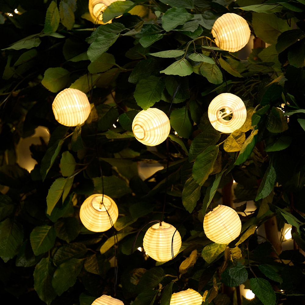 LED-ljusslinga med 10 tygbollar / solcellsdriven ljusslinga / ljusslinga med tygskärmar