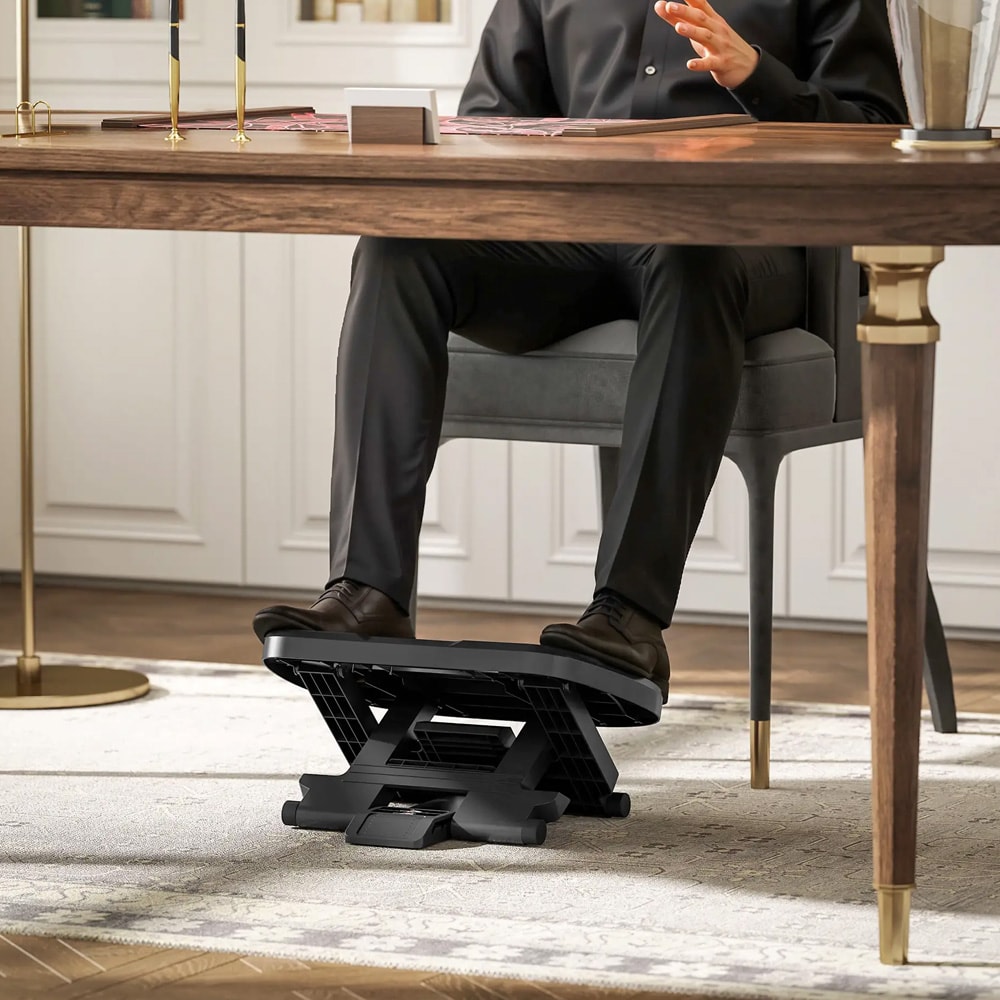 Ergonomiskt fotstöd för skrivbord 45×34 cm / justerbar höjd och lutning 0–30° – Grå