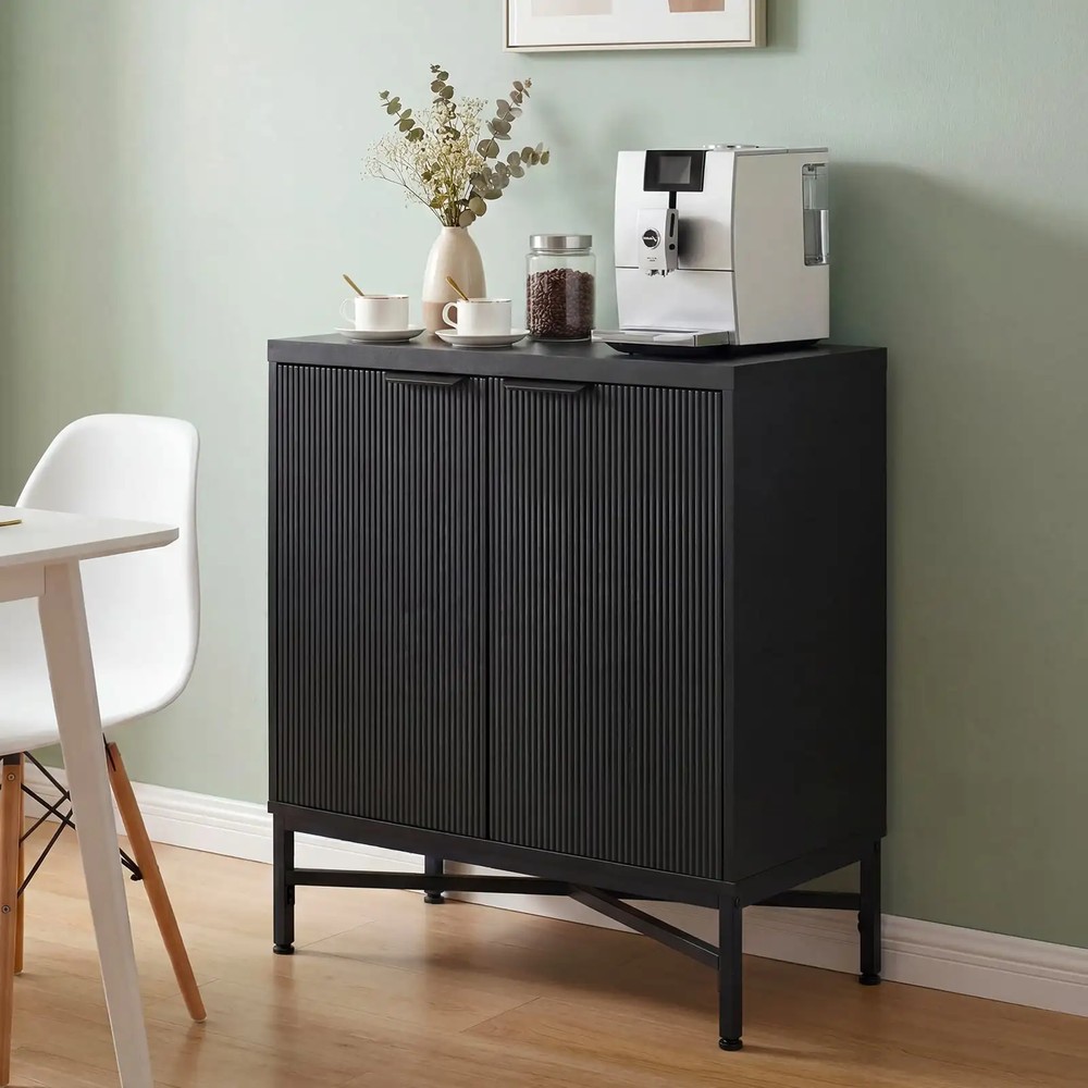 Skänk med räfflade dörrar och hylla - Svart / Förvaringsskåp / Sideboard med dörrar