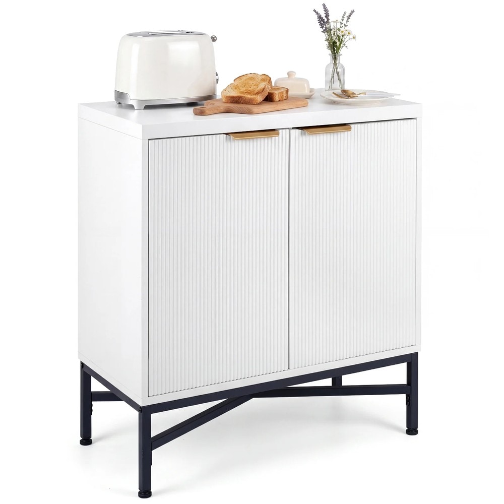 Skänk med räfflade dörrar och hylla - Vit / Förvaringsskåp / Sideboard med dörrar