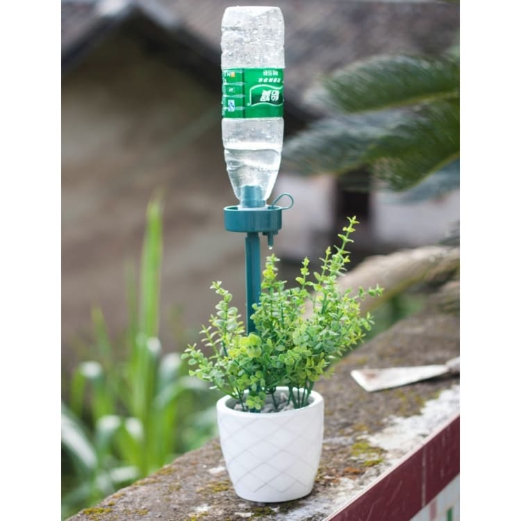 Automatisk bevattning krukväxter – vattnar blommor med PET-flaska