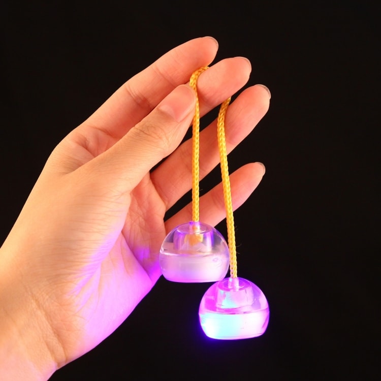 Glowing fingertips - Lysande liten boll med snöre