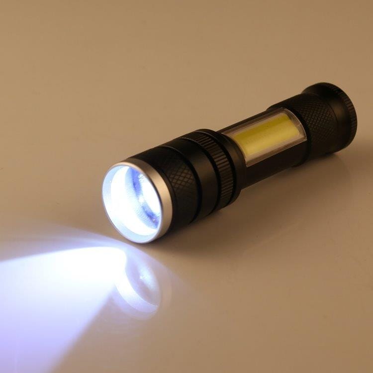 Zoom T6 + COB LED-Ficklampa/ 4 ljusinställningar