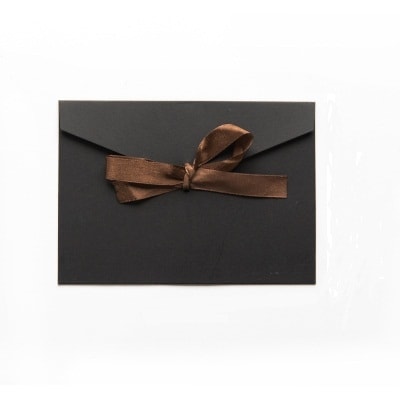 20-pack svarta kuvert med sidenbandsrosetter