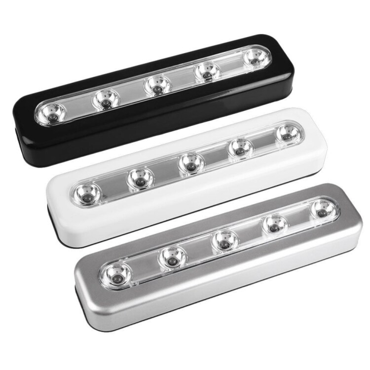 Svart spotlight med 5 LED-lampor och touchfunktion