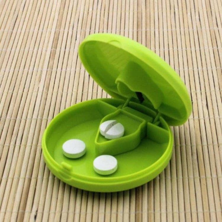 Rund medicinask med tablettdelare - Grön