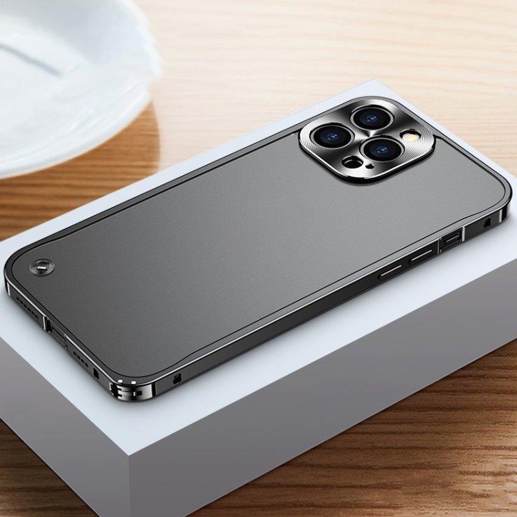Mobilskal med metallkanter iPhone 12 Pro Max Svart