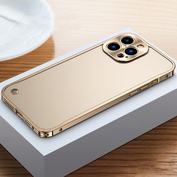 Mobilskal med metallkanter iPhone 13 Pro Guld