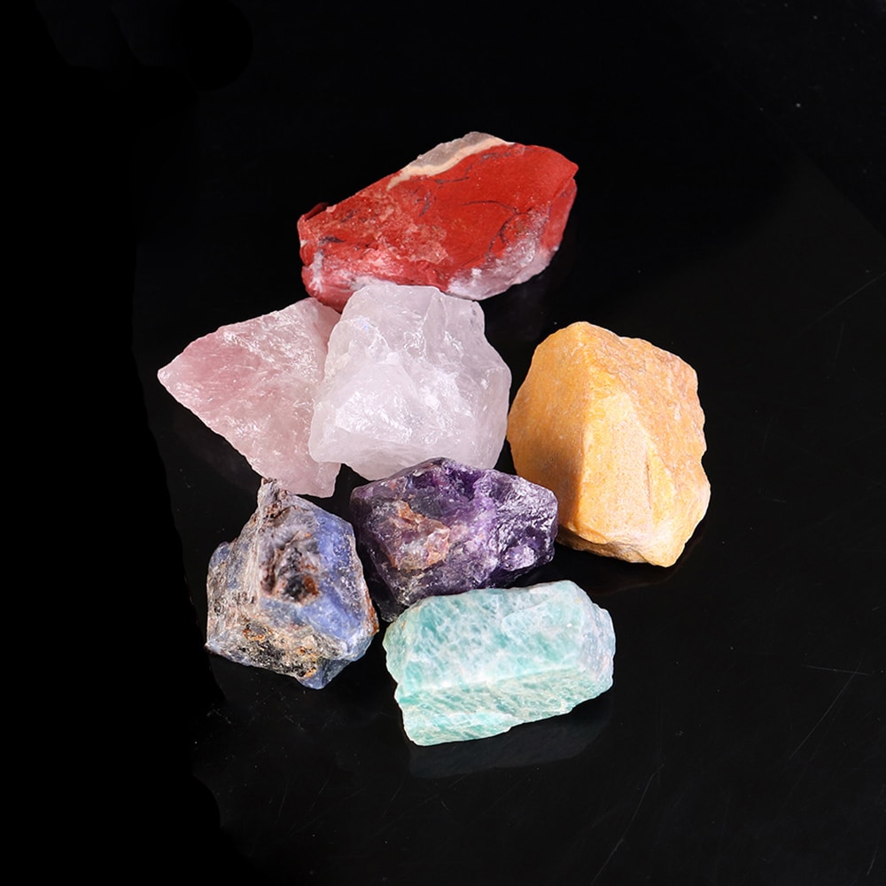7 Naturliga och råa kristaller i tygpåse