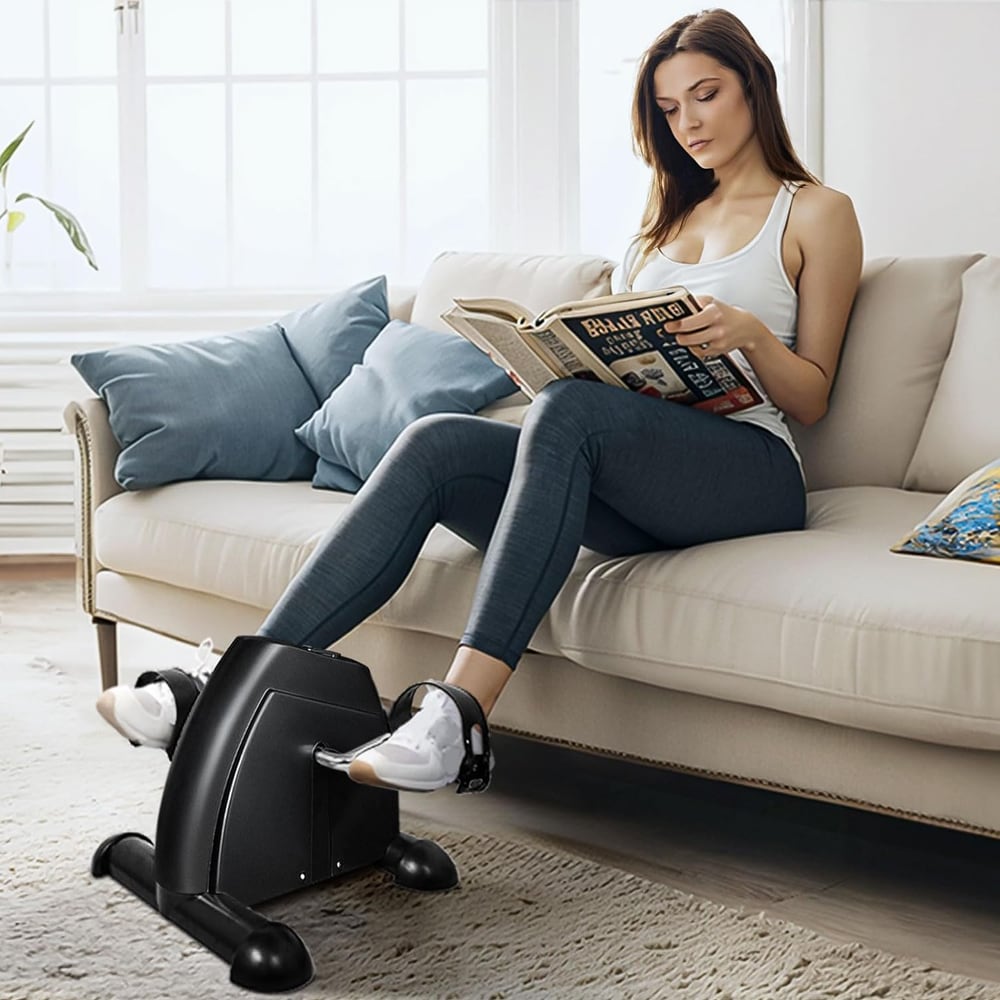 Kompakt motionscykel med multifunktionell pedaltränare