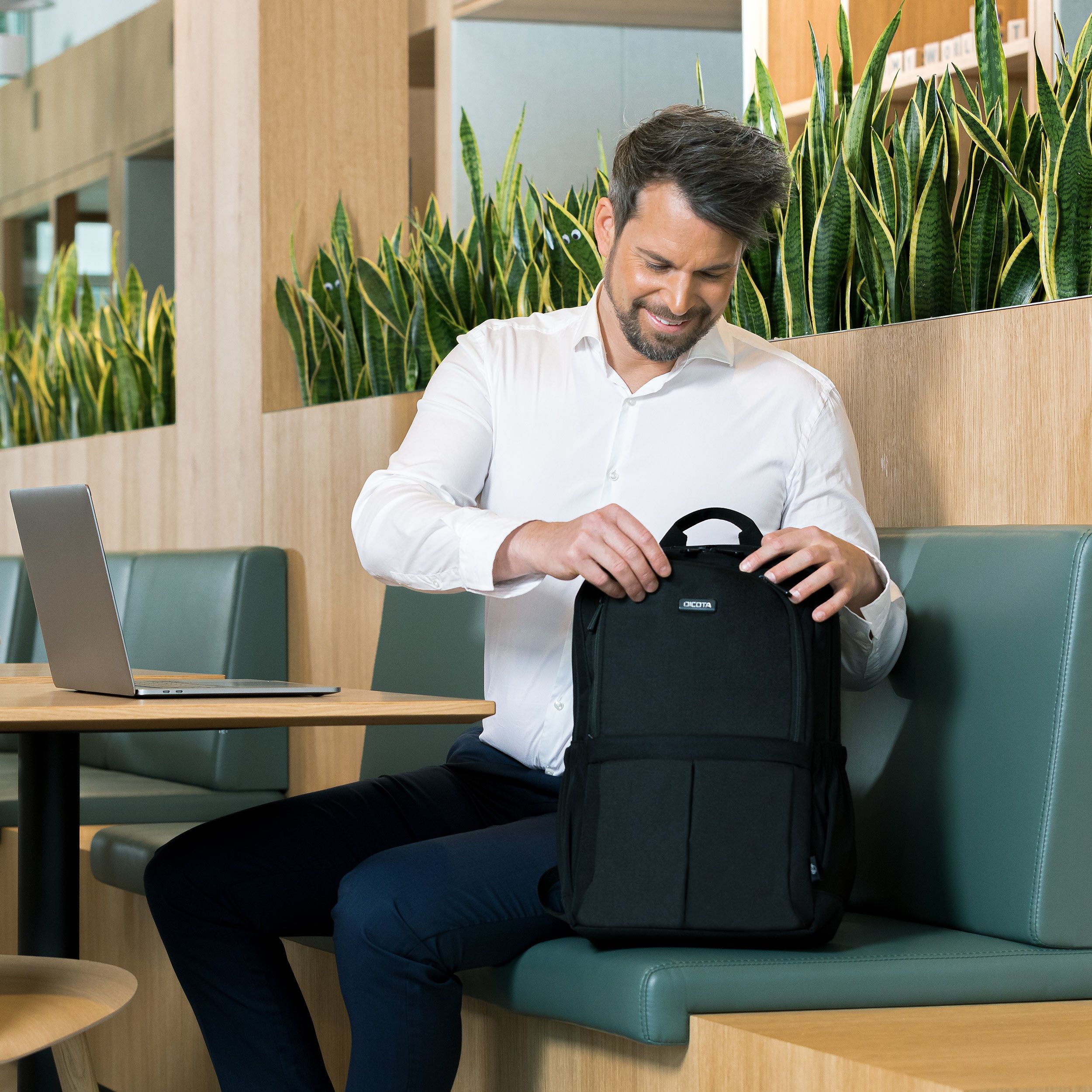 Dicota Laptopryggsäck Eco SCALE 15–17,3" svart