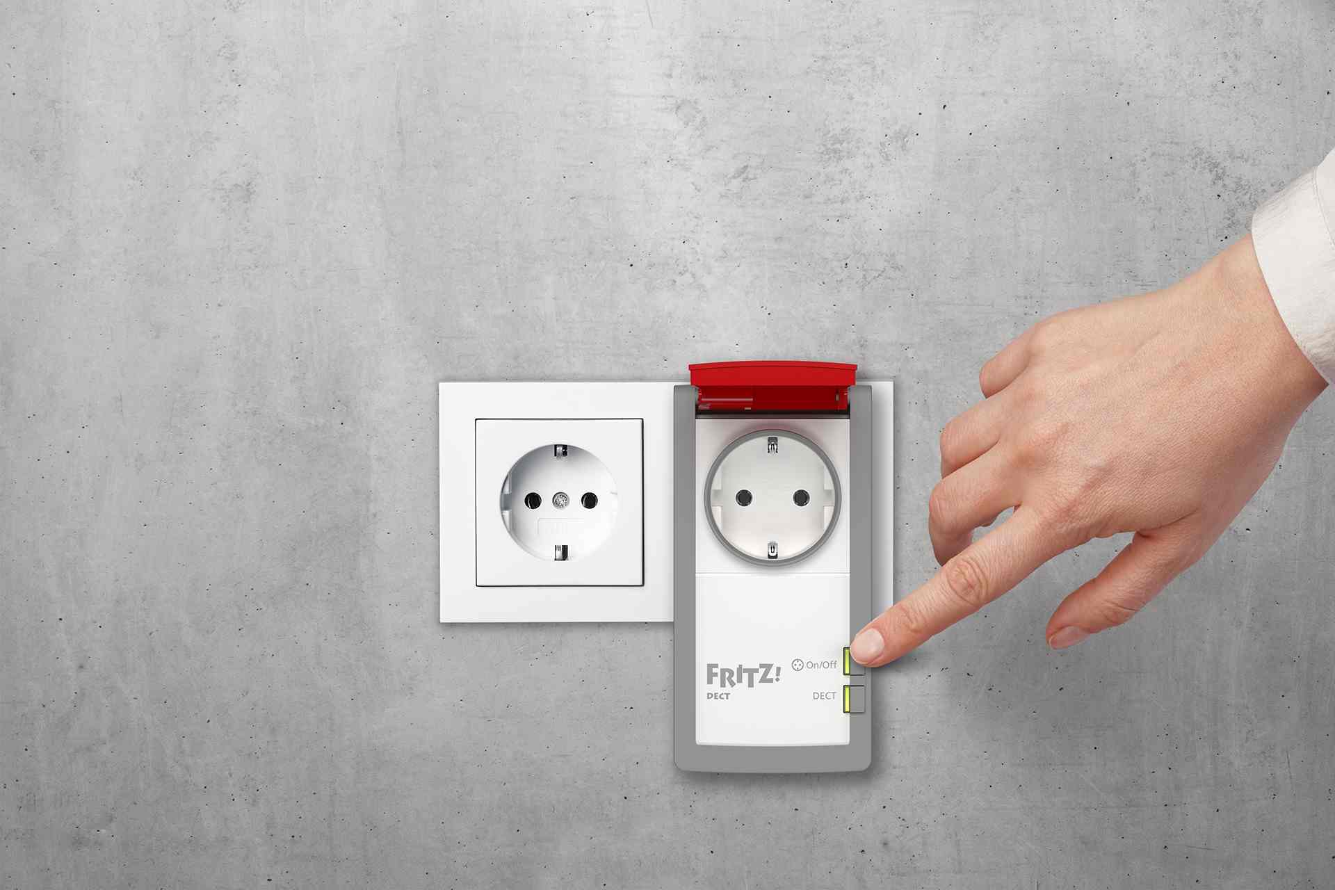 FRITZ!DECT 210 eluttag med mätfunktion för utomhusbruk