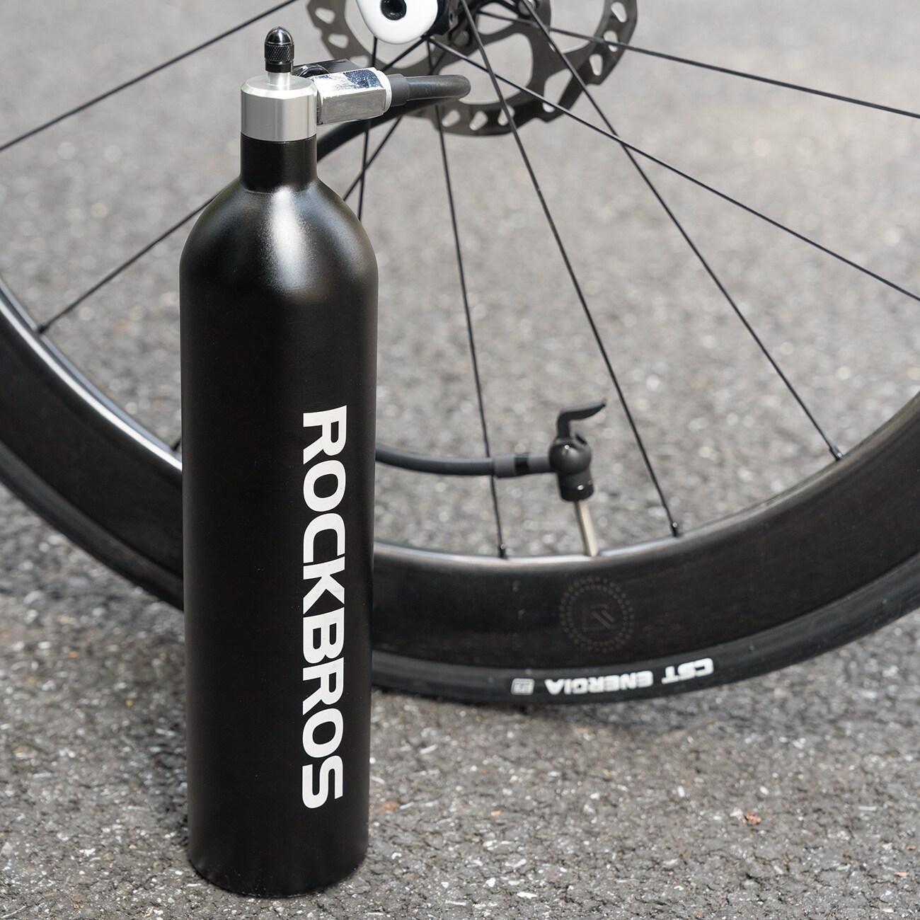 Rockbros Tubeless renkaiden täyttölaite 200 PSI 1.2l - Musta