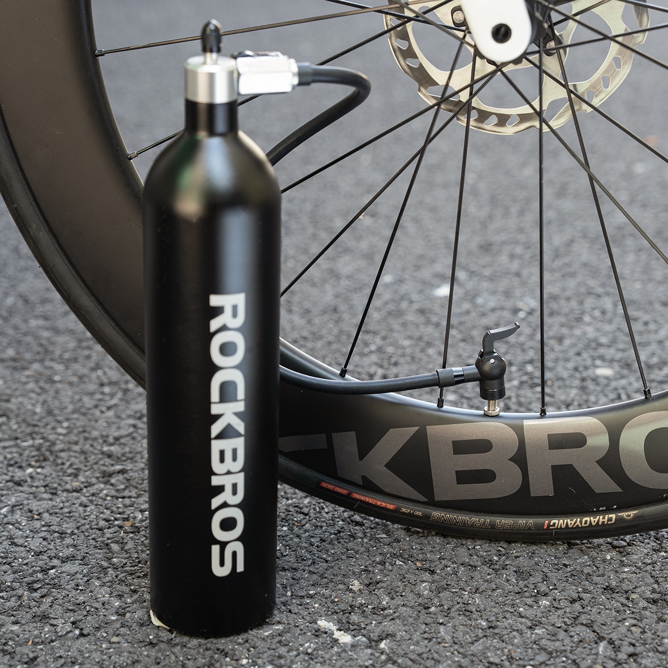 Rockbros Tubeless renkaiden täyttölaite 200 PSI 1.2l - Musta