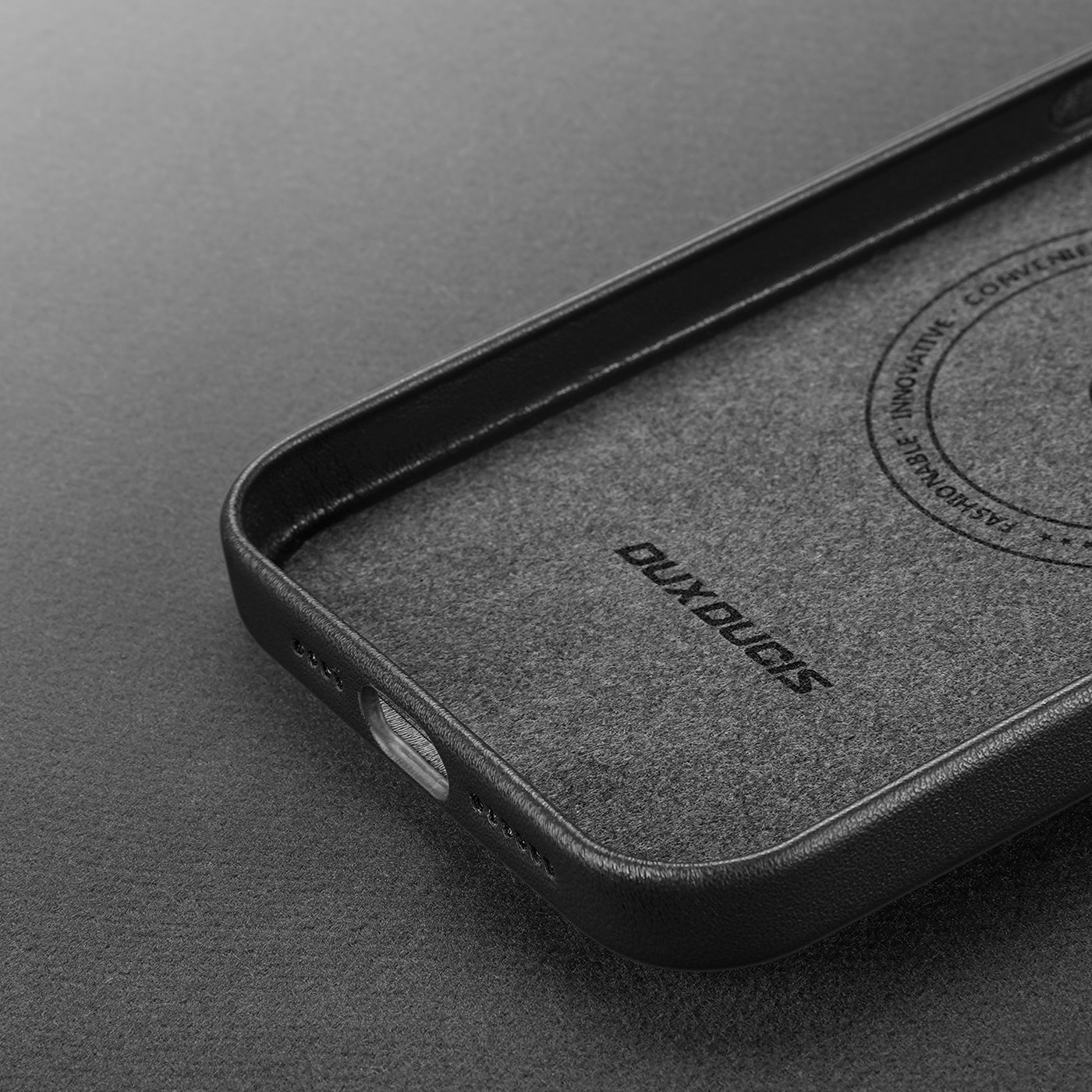 Dux Ducis Grit läderfodral för iPhone 14 Plus Elegant konstläderfodral (MagSafe-kompatibel) Svart