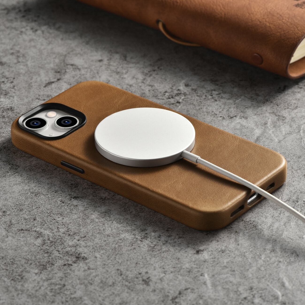 iCarer Premium Oil Wax Leather Case for iPhone 14 Plus Magnetic MagSafe Brown (WMI14220703-TN)