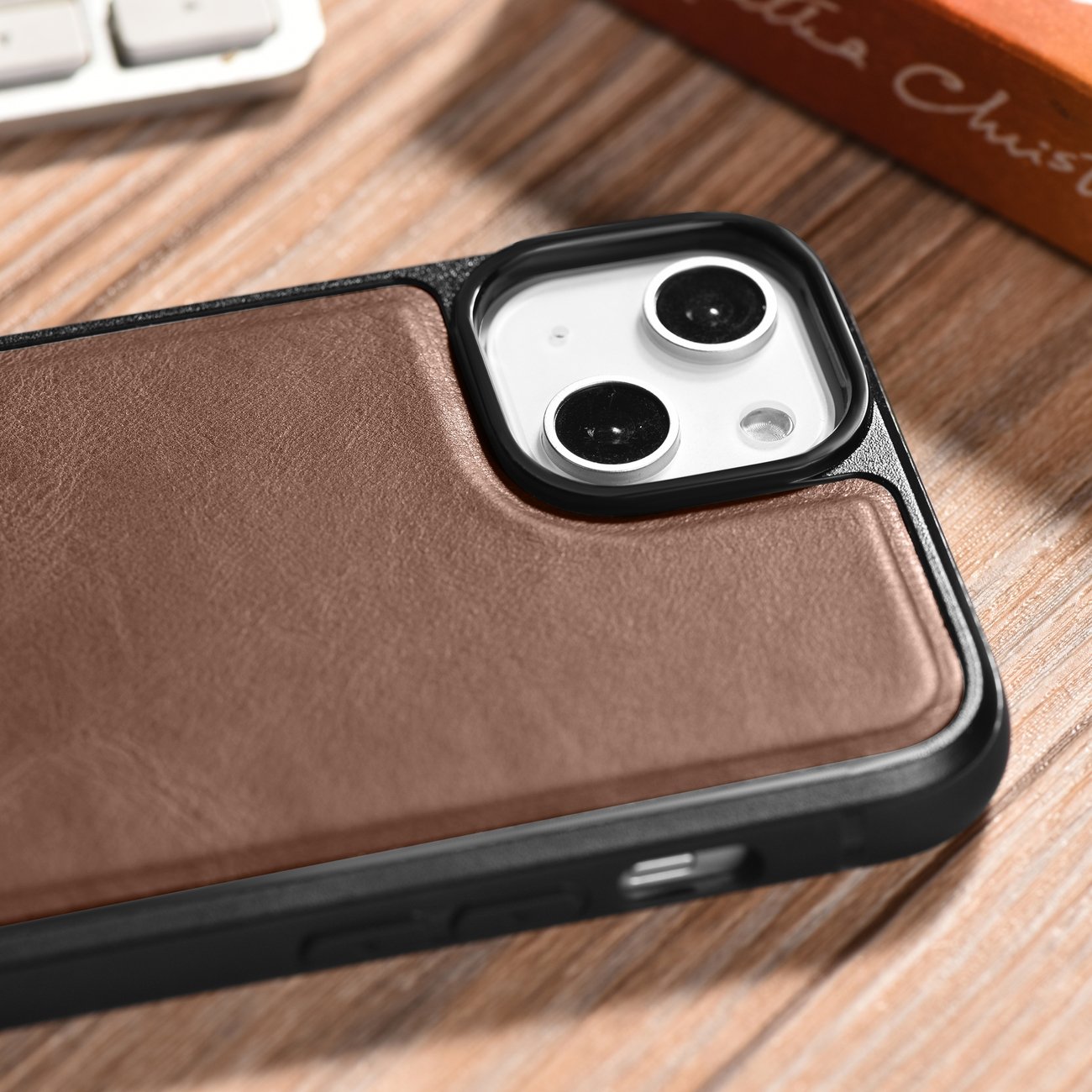 iCarer iPhone 14 Plus läderfodral i äkta läder med oljevax, Brun (MagSafe-kompatibel)