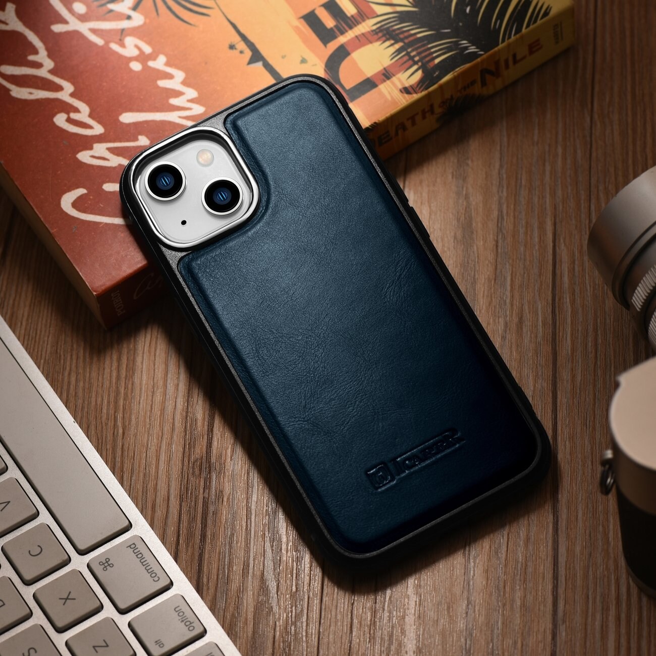 iCarer Läderolja Vaxfodral täckt med naturläder för iPhone 14 Plus blå (WMI14220719-BU)