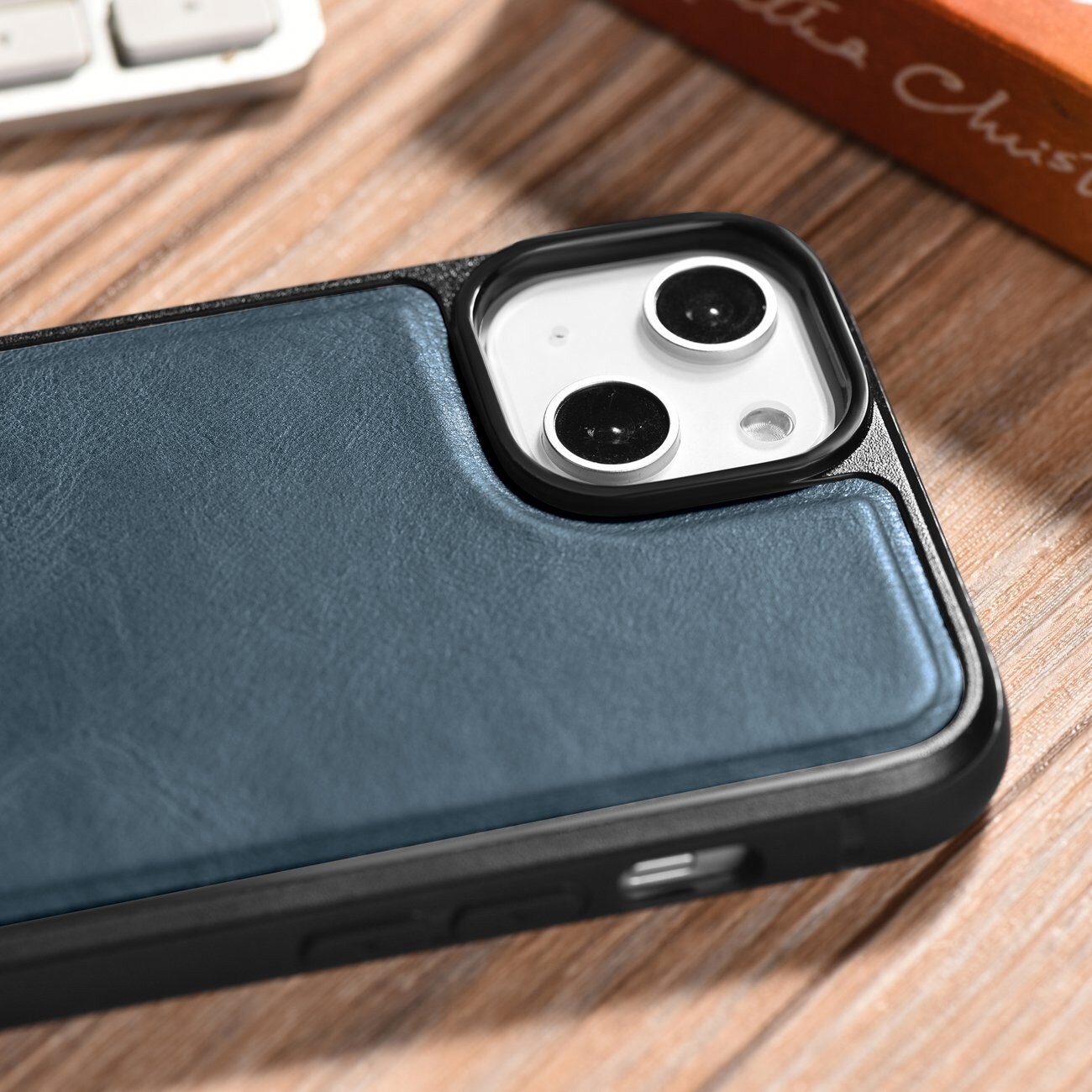 iCarer Läderolja Vaxfodral täckt med naturläder för iPhone 14 Plus blå (WMI14220719-BU)