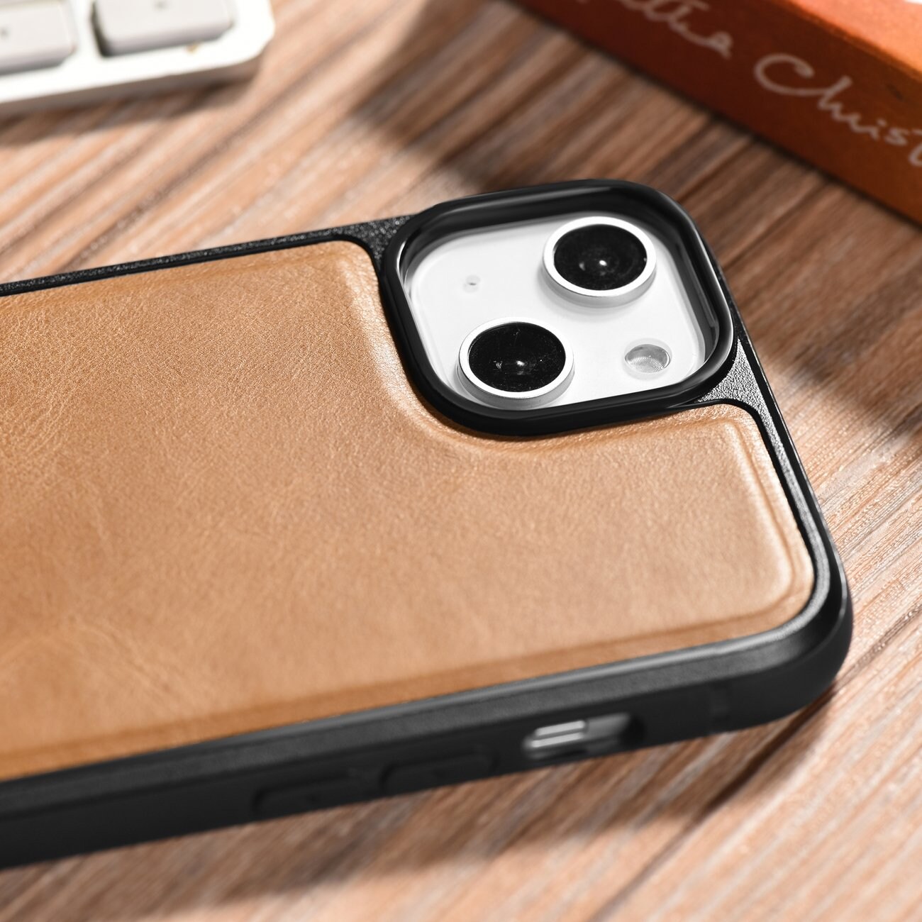 iCarer Läderolja Vaxfodral täckt med naturläder för iPhone 14 Plus brun (WMI14220719-TN)