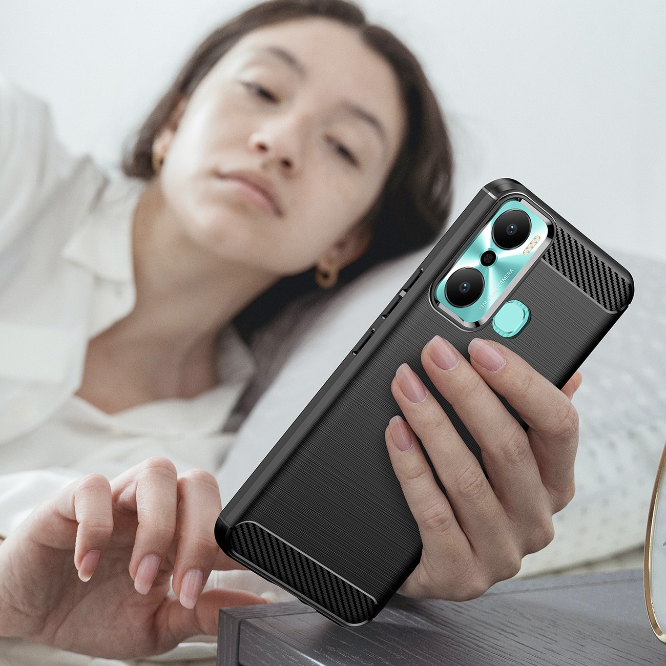 Carbon Case etui til Infinix Hot 20 Play fleksibelt silikone carbon cover sort
