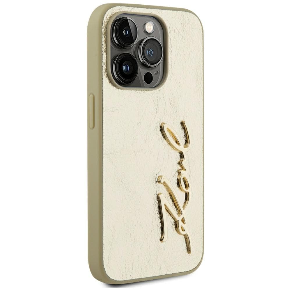 Karl Lagerfeld Rynket metal signatur iPhone 15 Pro taske - guld