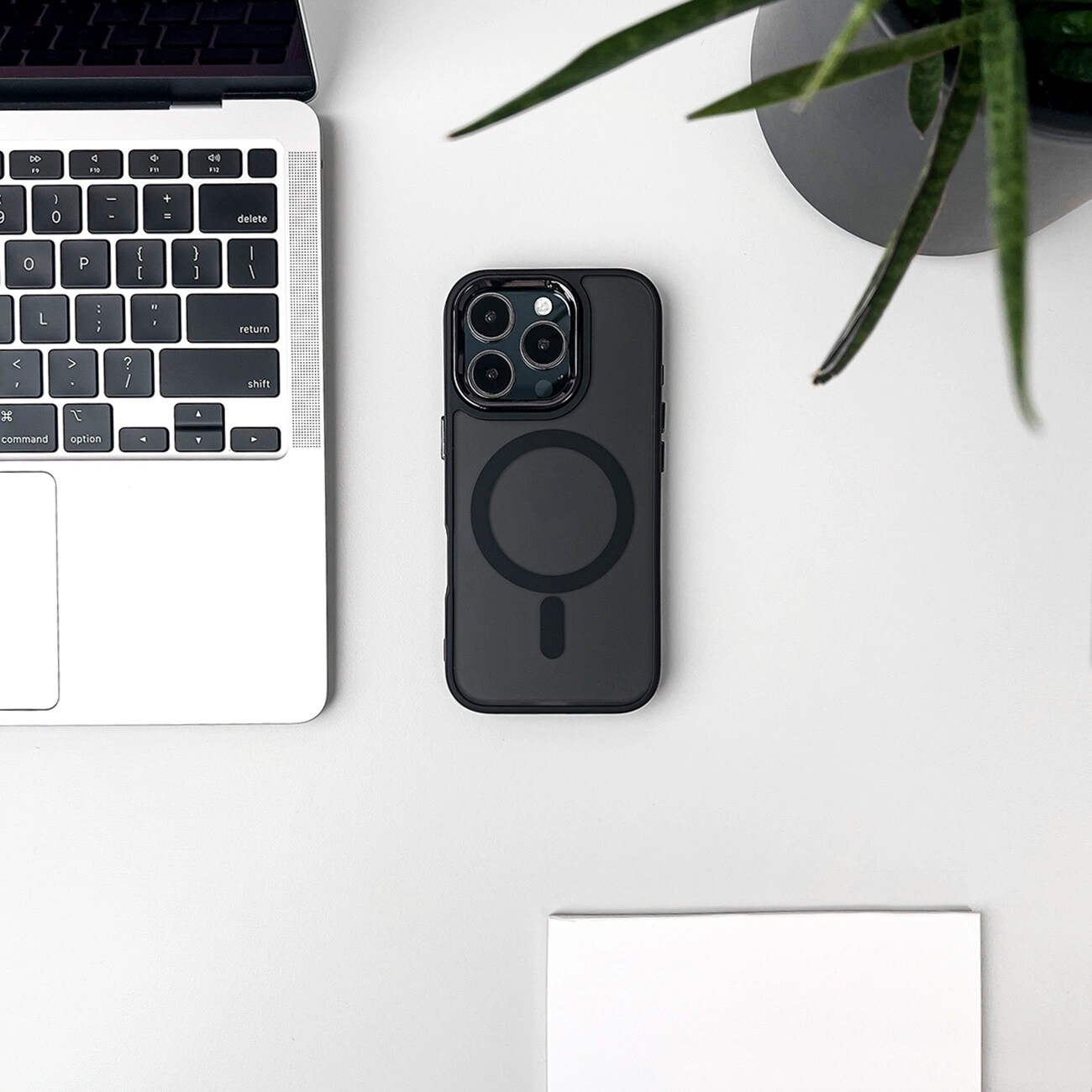 Modefodral kompatibelt med MagSafe för iPhone 17 Pro Max - svart