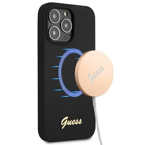 Guess GUHMP13XLSLMGBK iPhone 13 Pro Max 6,7" svart/svart hårdfodral Silikon Script Gold Logo MagSafe