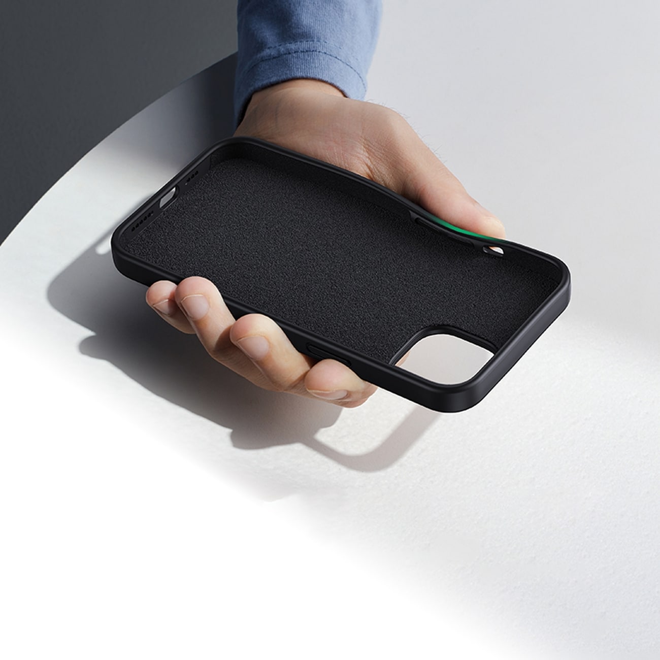 Ugreen LP626 Silky Silikon Skyddsfodral för iPhone 14 Plus, Gummi Flexibelt, Svart (90920)