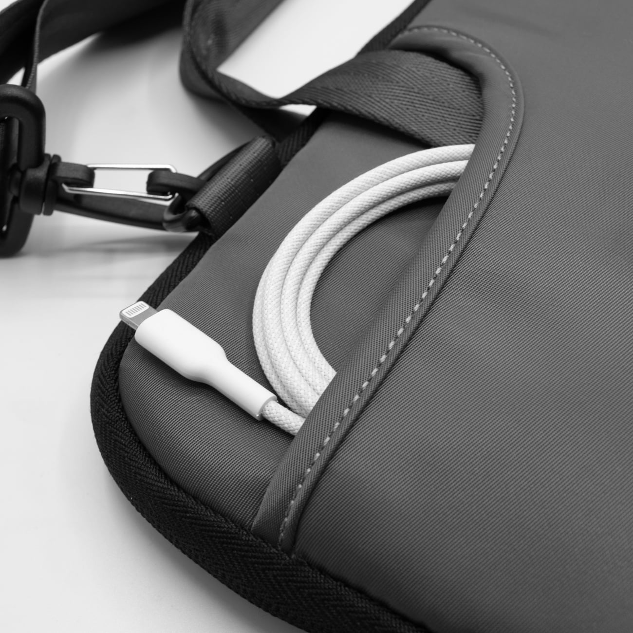 Puro Scudo SleevePro i nylon för MacBook och Notebook upp till 14" Svart