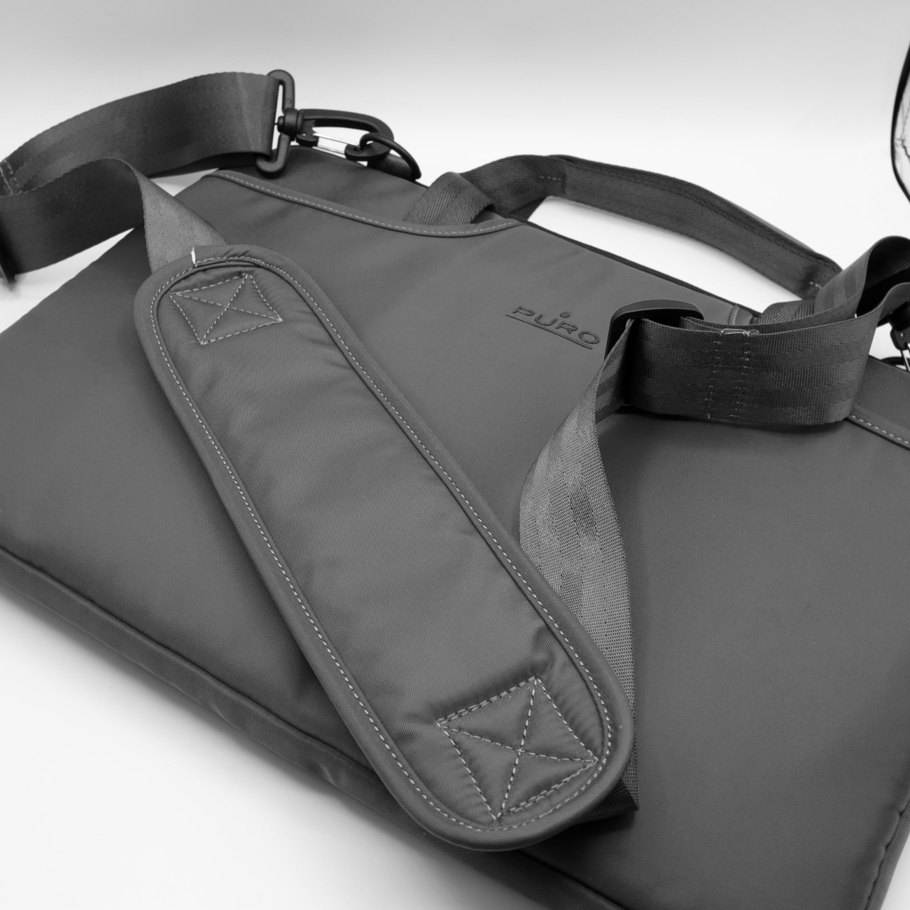 Puro Scudo SleevePro i nylon för MacBook och Notebook upp till 14" Svart