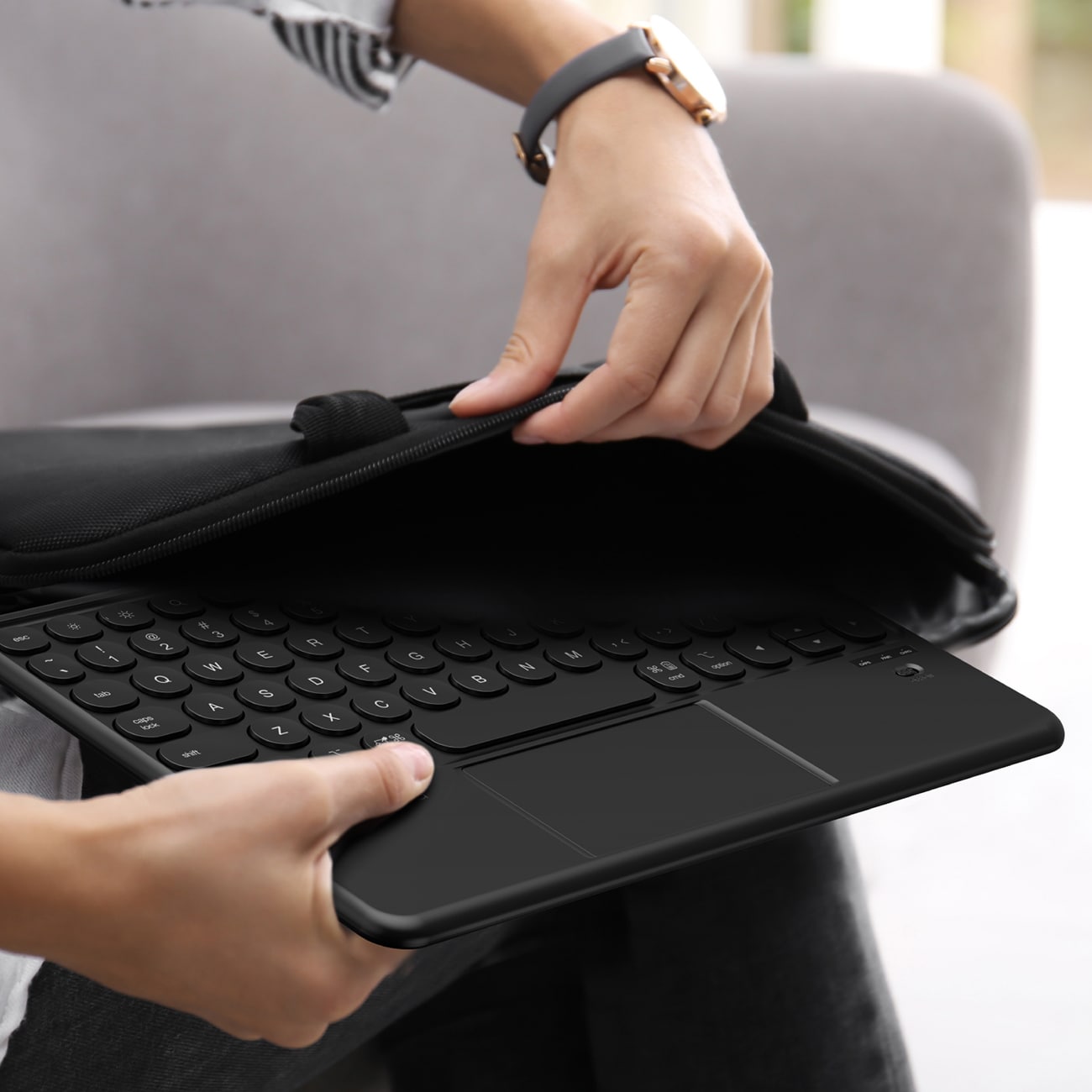 AmazingThing Minimal Case Keylite Combo-tastaturcover til iPad 11" 2022–2025 – Sort