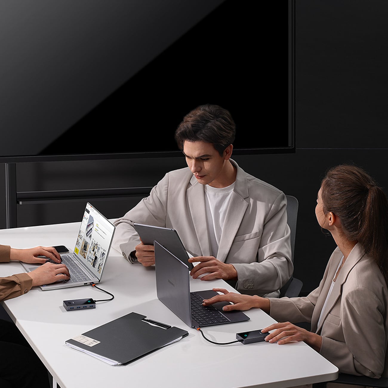 Baseus PioneerJoy 4xUSB-A 3.0 USB-C-hubb – grå