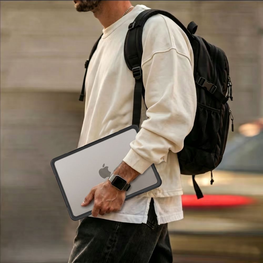 Tech-Protect Velar-fodral för MacBook Pro 16" 2021 / 2023 / 2025 / 2026 – Transparent svart