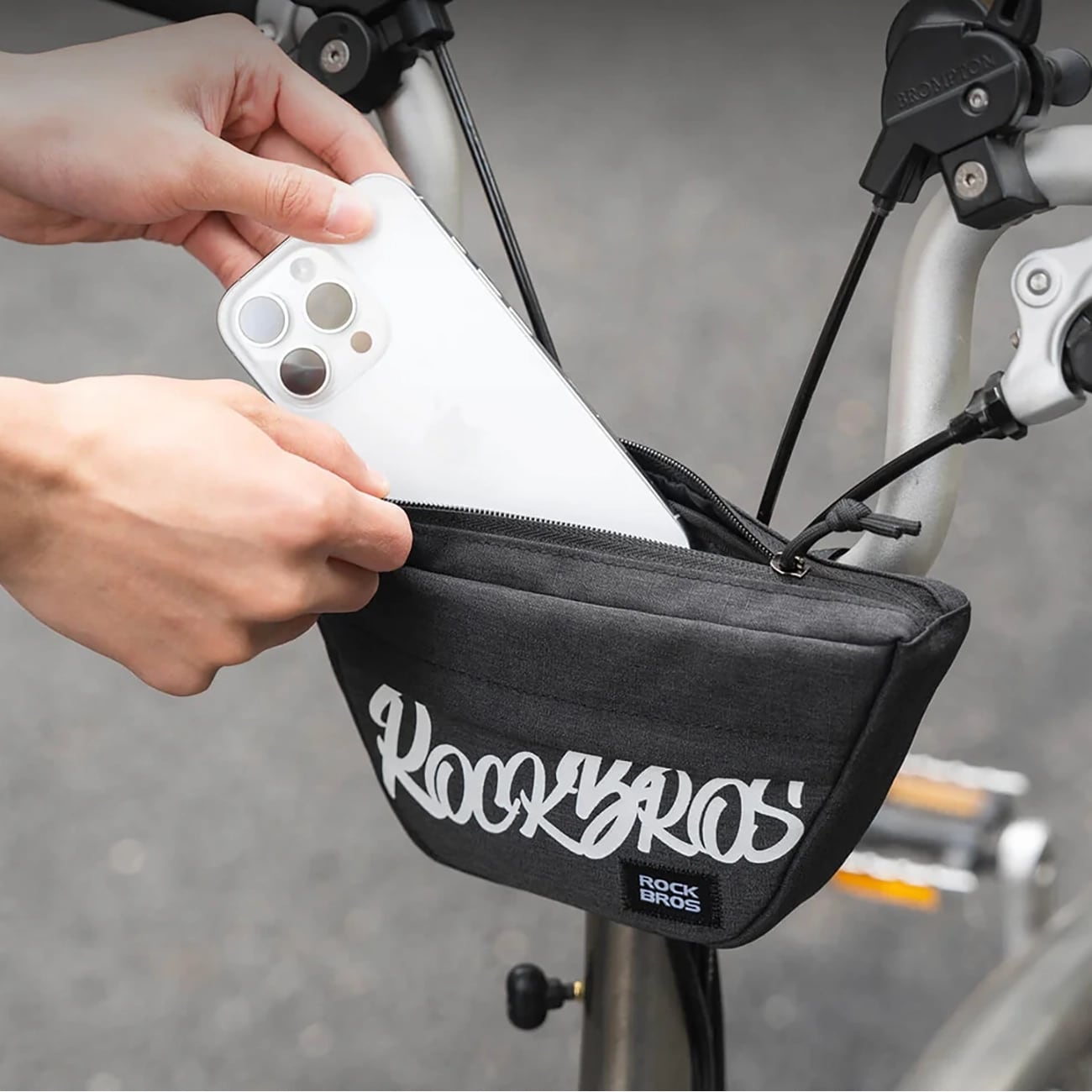 Rockbros G011 Flash Journey cykelväska för trapezformat styre, 0,7 l – svart