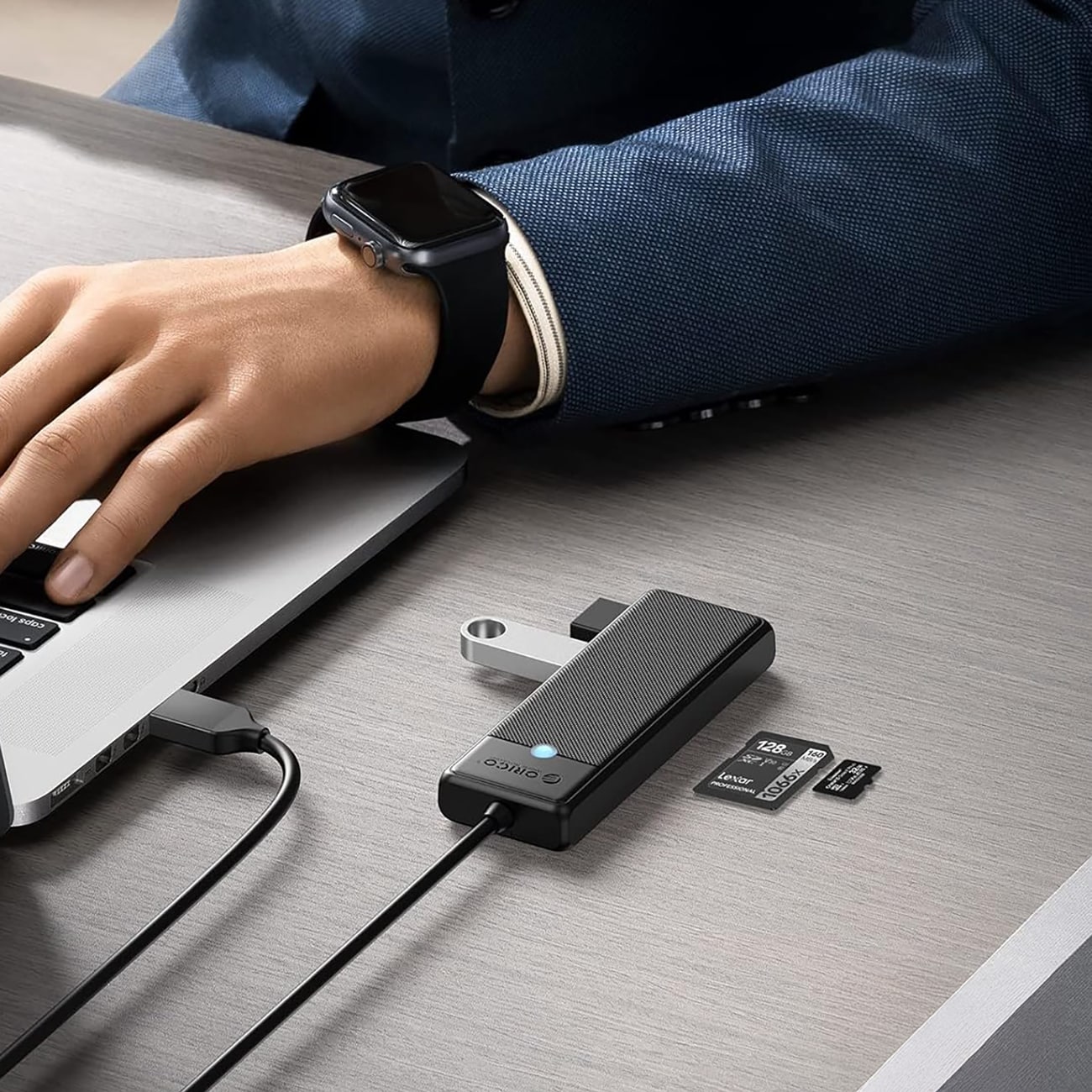 Orico PAPW3AT-U3 USB-hubb med 4 portar (3x USB-A 3.0) och microSD-/SD-kortläsare, 1 m – svart