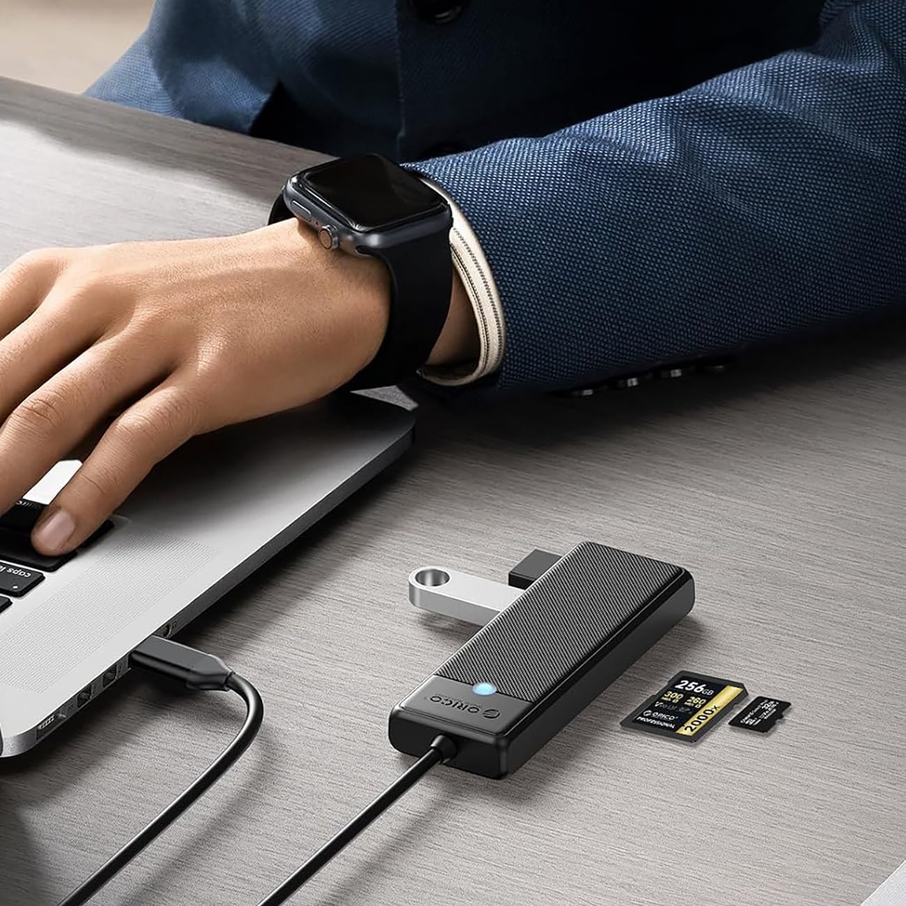 Orico PAPW3AT-C3 USB-hubb med 4 portar (3x USB-A 3.0) och microSD-/SD-kortläsare, 1 m – svart