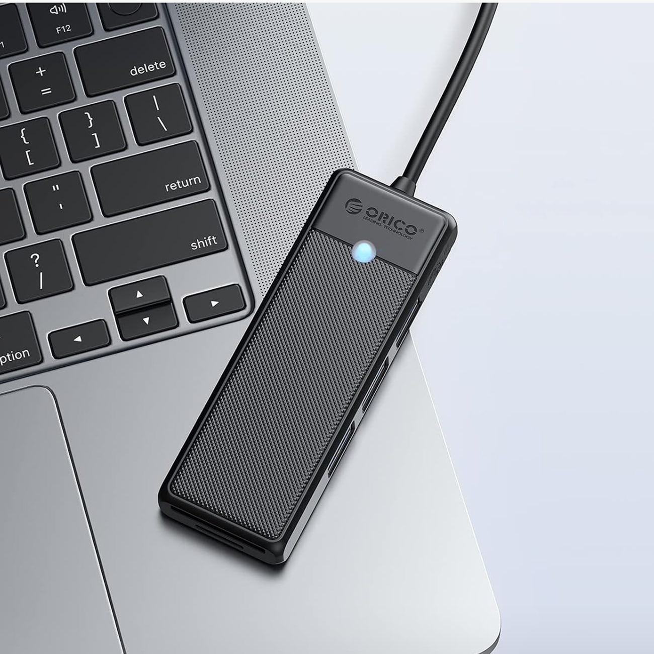 Orico PAPW3AT-U3 USB-hubb med 4 portar (3x USB-A 3.0) och microSD-/SD-kortläsare, 1,8 m – svart
