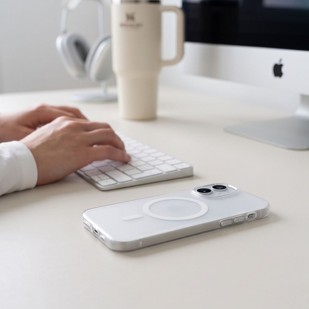 Tech-Protect MagZero MagSafe-fodral för iPhone 17 – mattvit